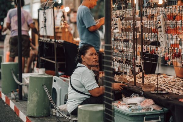 Shopee Ads vs Lazada Ads เปรียบเทียบครบทุกมุม — ร้านไทยเลือกอันไหน 2026
