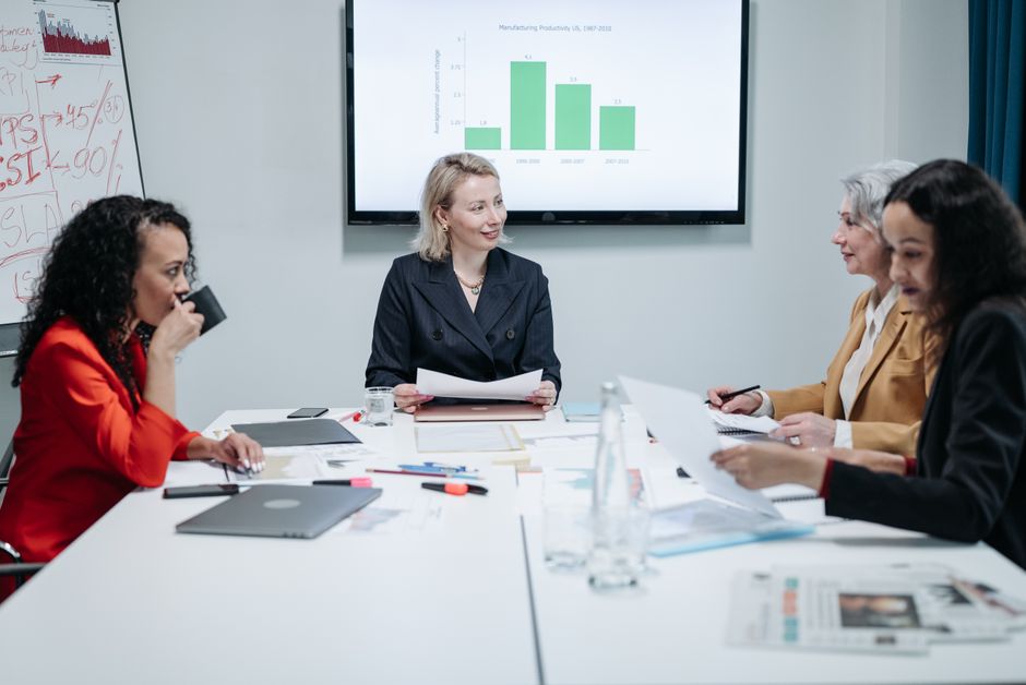 Sales Enablement คืออะไร — Content + Training + Tools ปี 2026