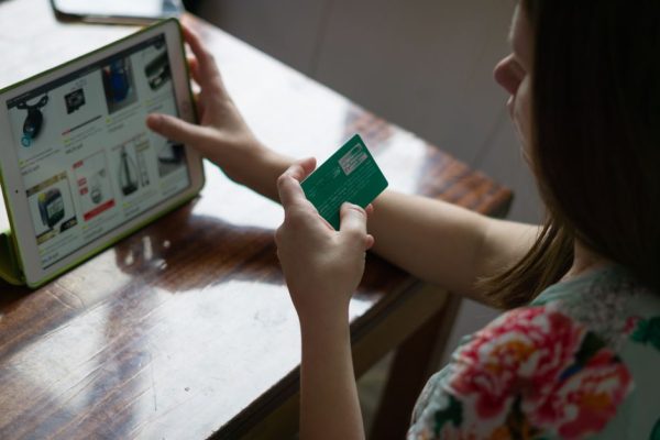 Google Ads B2C ต่างจาก B2B ยังไง — คู่มือฉบับเต็มปี 2026
