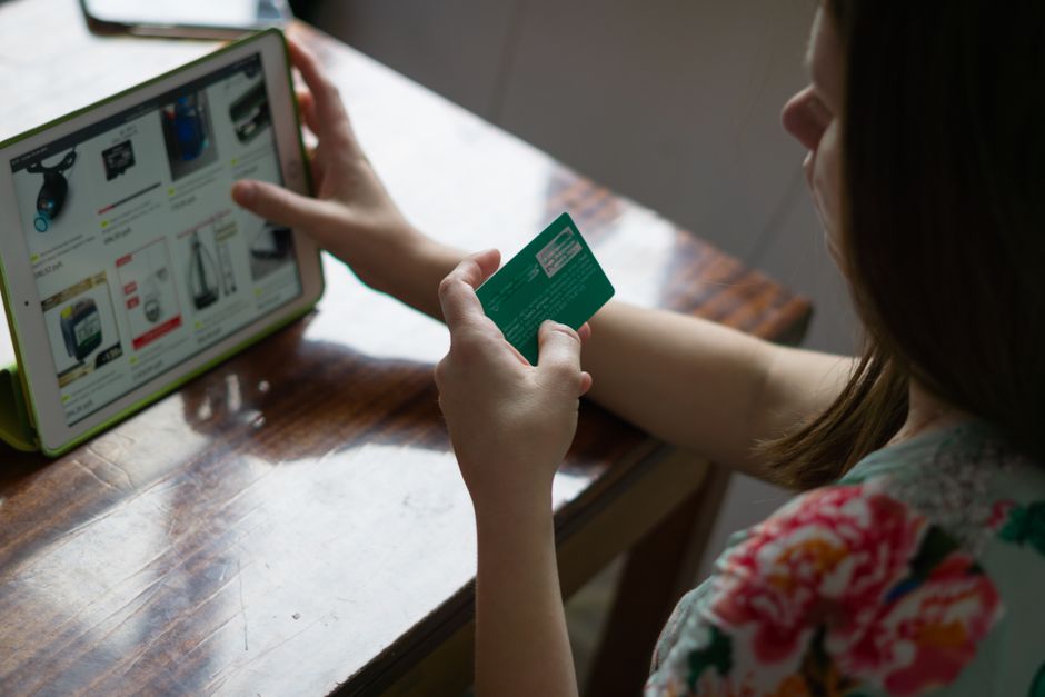 Google Ads B2C ต่างจาก B2B ยังไง — คู่มือฉบับเต็มปี 2026